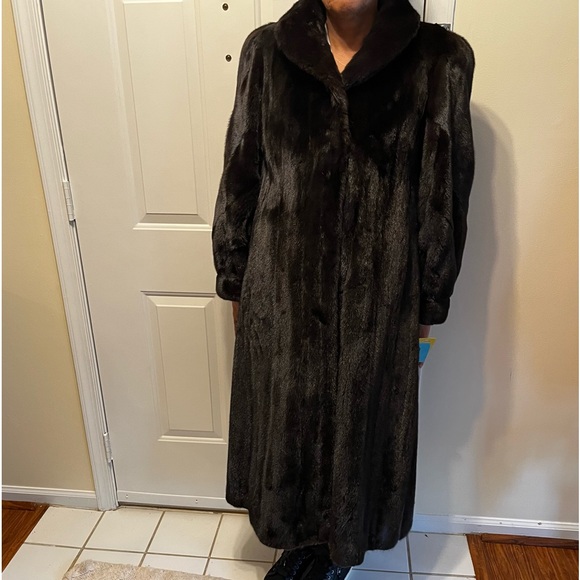 Elegant black mink coat - Picture 3 of 8